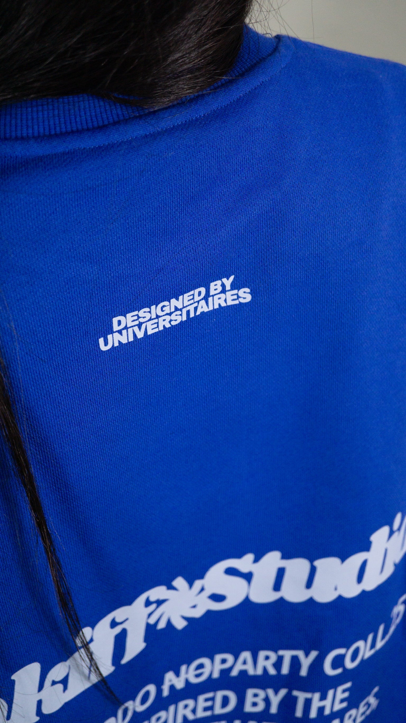 ESSENTIALS BLUE CREWNECK