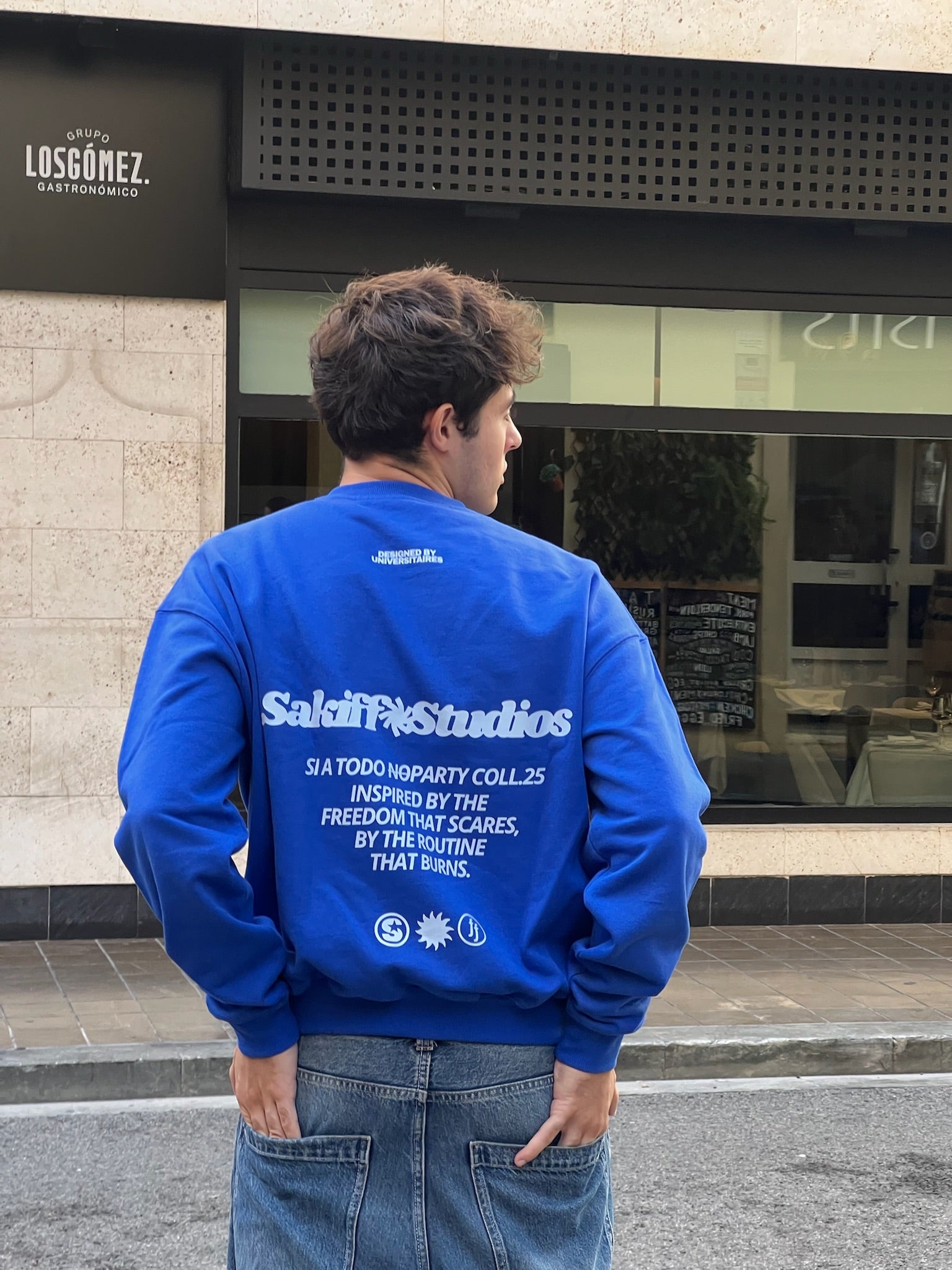 ESSENTIALS BLUE CREWNECK